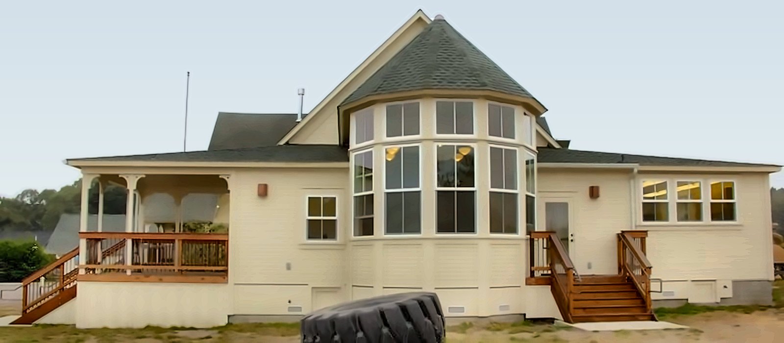 Home with a curved bay of windows in a turret, built by Matson General Contracting